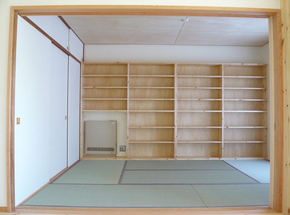 壁面いっぱいに本棚を マンションリフォーム 松戸市のタケワキ住宅建設