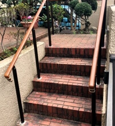 外階段手すり取付完了