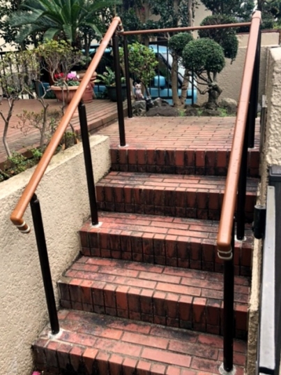 外階段手すり取付完了